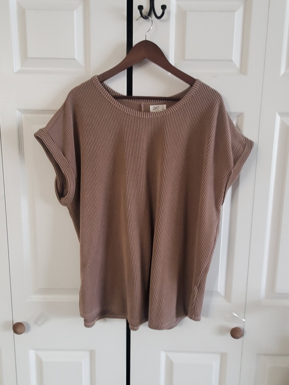 24/7 Maurices Ciara Wavy Ribbed Short Sleeve Tee. Brown Sz 2X